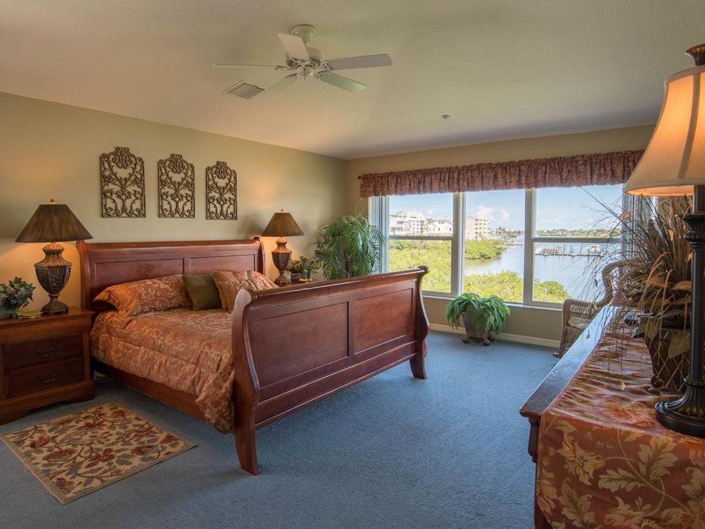 Gulf Retreat 2: Magnificent Water Views, Steps To Beach, None Cleaner, None Nicer! Clearwater Beach Kültér fotó